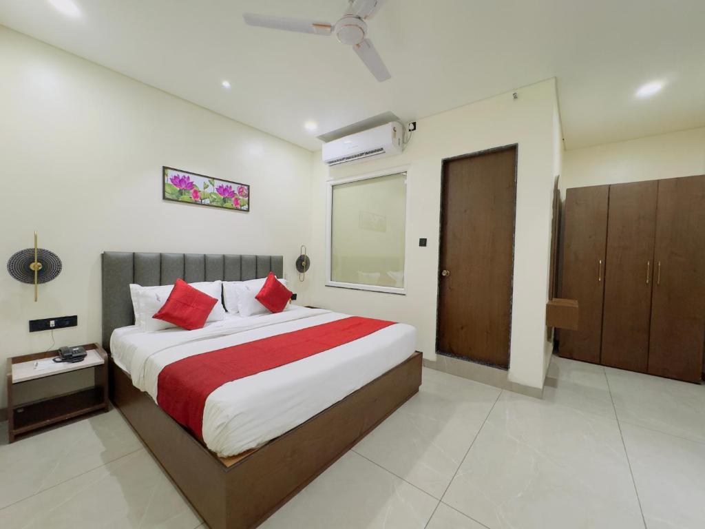 Deluxe King Room Interior